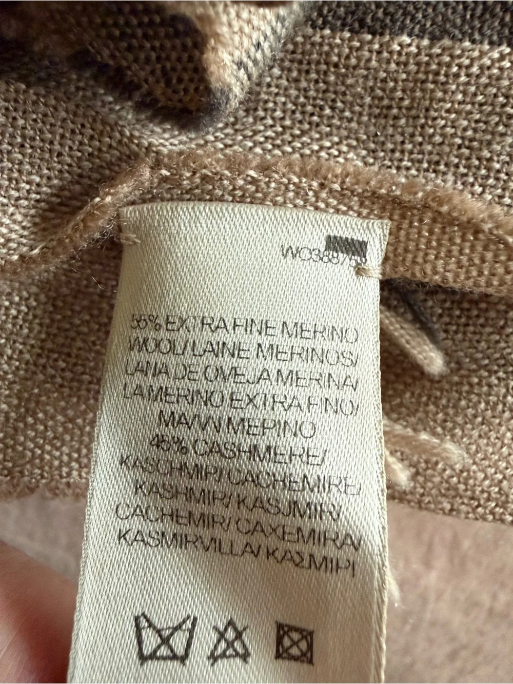 Burberry Classic Plaid Fringe Scarf in Beige and Black